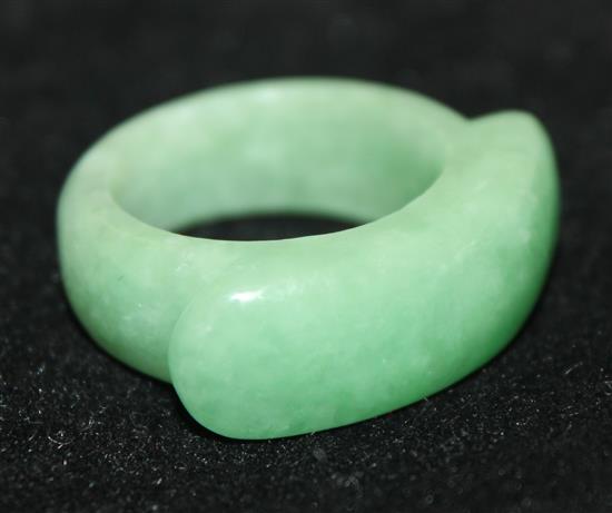 A Chinese jadeite ring, 3.2cm